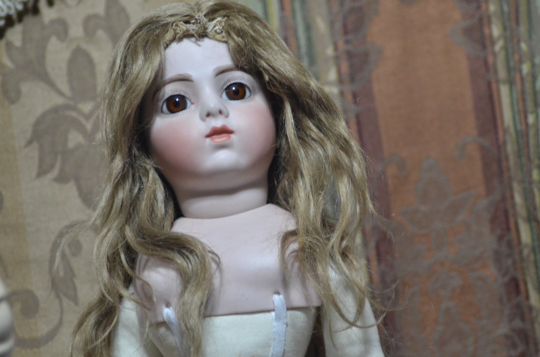 BLONDE HUMAN HAIR DOLL WIG (1 of 3)