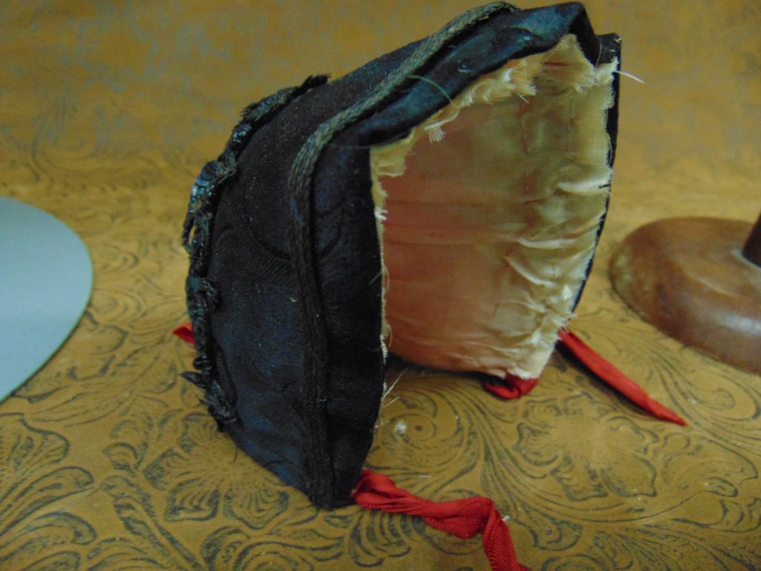 ANTIQUE DOLL BONNET FOR SMALL JUMEAU OR BRU (1 of 7)
