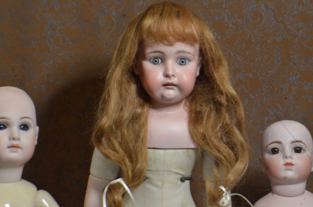 ANTIQUE/VINTAGE DOLL WIG: BEAUTIFUL ANTIQUE AUBURN HUMAN HAIR DOLL WIG. FULL, LONG FLOWING HAIR. MINOR IMPERFECTIONS
