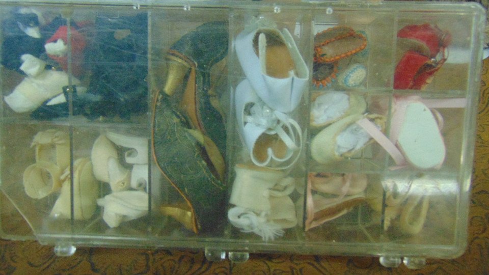 Vintage/Antique Lot of Doll Shoes: Vintage and antique lot of doll shoes.
