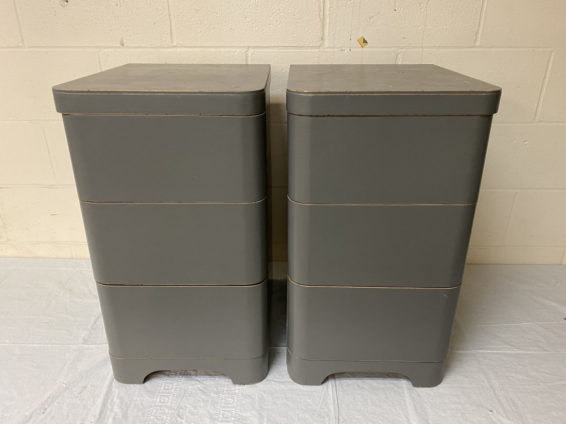 Pair of Mid Century Modern Nightstands by Cavalier: Pair of Mid Century Modern Nightstands by Cavalier. They measure 25.5 inches by 17 inches by 14 inches each.