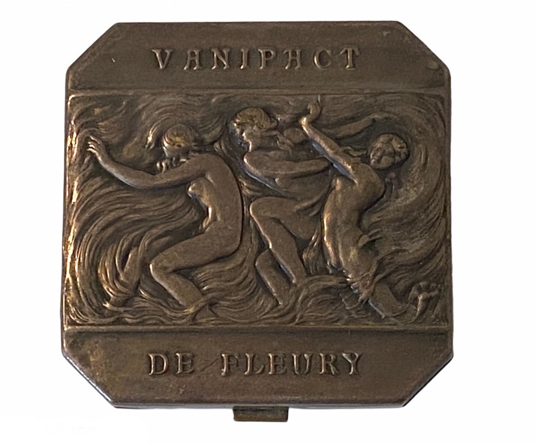 Vanipact de Fleury Compact with Original Powder Puff: Vanipact de Fleury Art Deco Compact with Original Powder Puff and Paper Label.