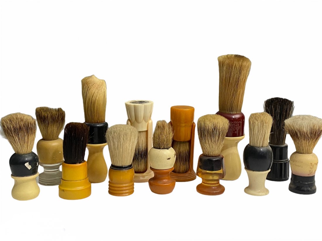 Large Lot of Vintage Shaving Brushes Some Bakelite (1 of 7)