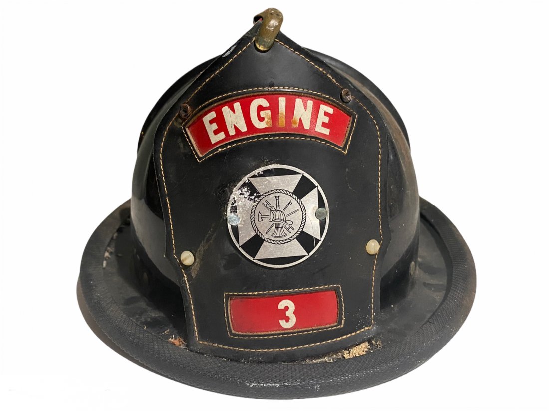 Cairns Engine 3 Fire Department Helmet (1 of 12)