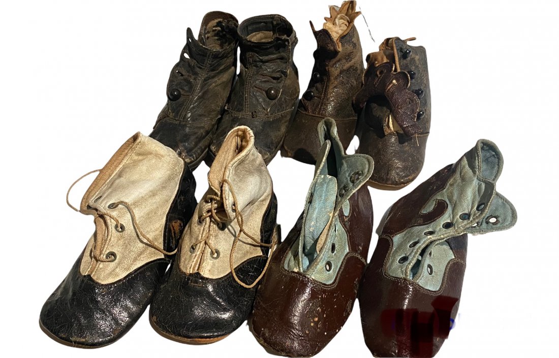 Lot of Antique Baby Shoes Ideal Size for Large Dolls: Lot of Antique Baby Shoes. Ideal size for large dolls. Everything pictured is included in the lot.