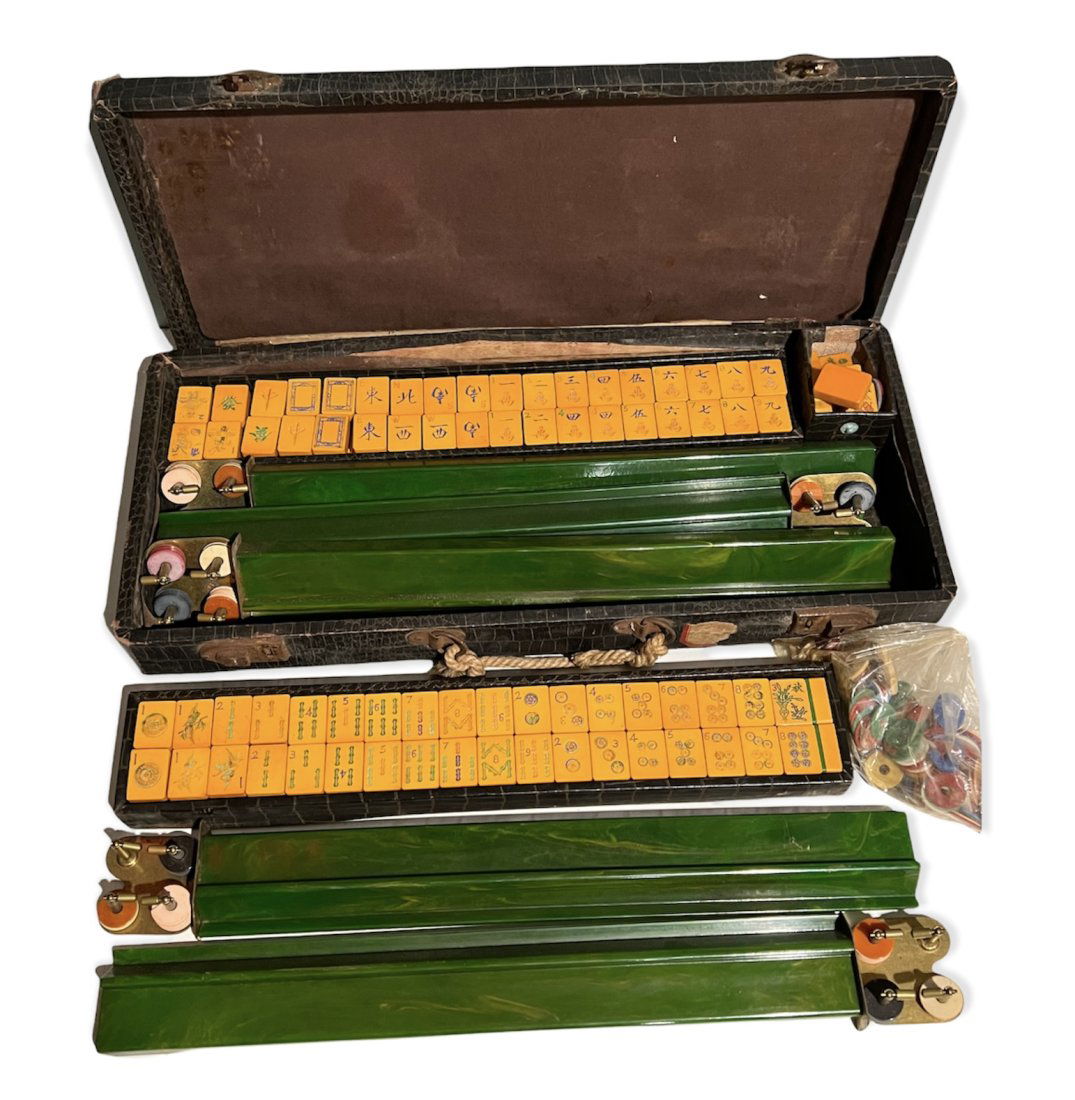 Rare 2 Tone Bakelite Mahjong Set in Box 153 Tiles (1 of 9)
