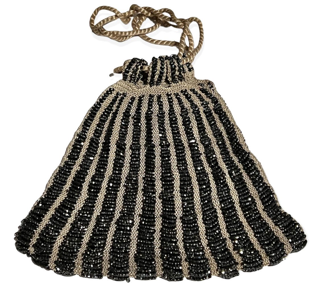 1920s Flapper Era Beaded Drawstring Purse (1 of 6)