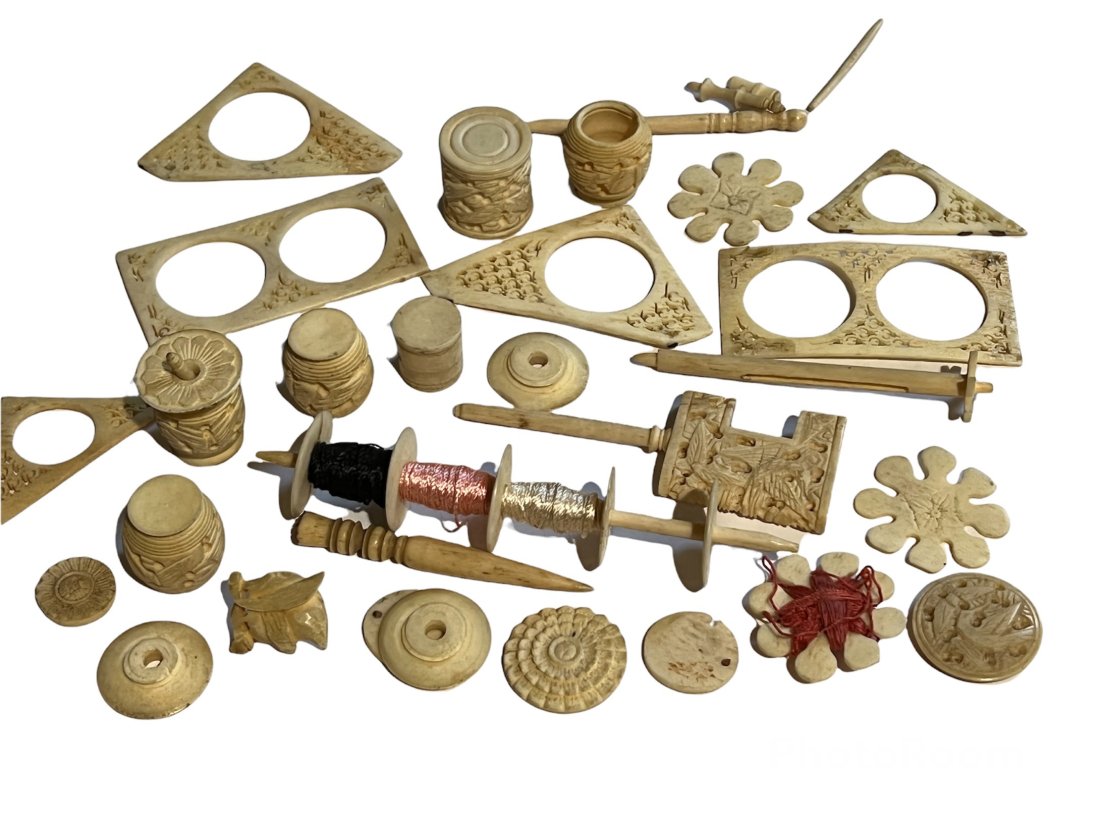 Large Lot of Antique Victorian Carved Bone Sewing Items: Large Lot of Antique Victorian Carved Bone Sewing Items. Everything pictured is included in the lot.