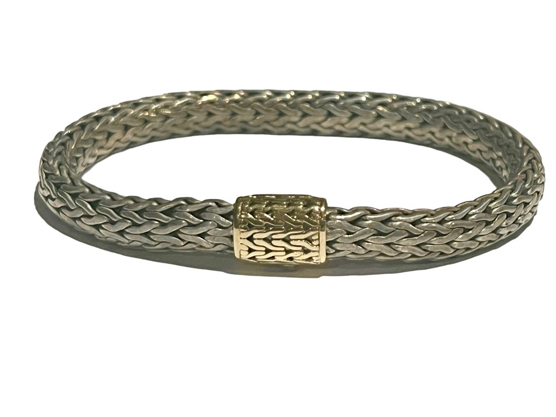 John Hardy 18K and Sterling Classic Chain Bracelet: John Hardy 18K and Sterling Classic Chain Bracelet. Marked JH, 18K and Sterling. It measures 8 inches long.