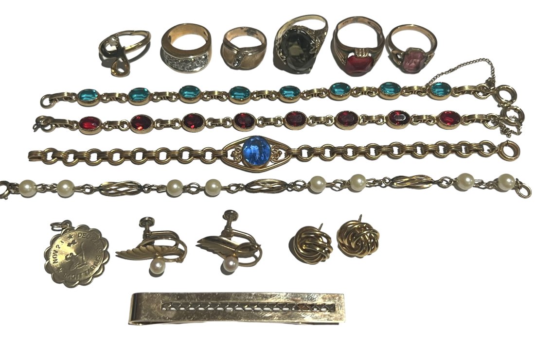 Lot of 14 Pieces of Gold Filled Jewelry Rings Bracelets etc: Lot of 14 Pieces of Gold Filled Jewelry. Rings, Bracelet etc.