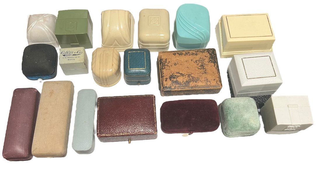 Lot of 19 Antique and Vintage Jewelry Boxes Celluloid Plastic Leather Various Sizes (1 of 13)