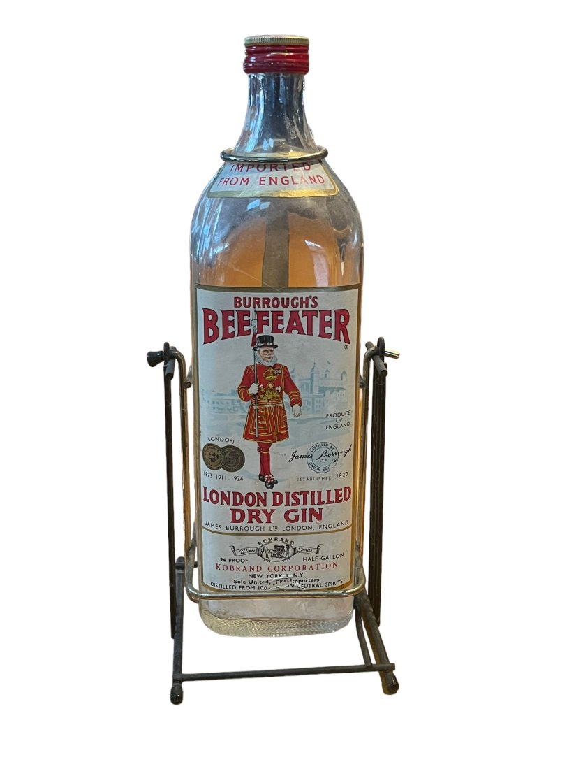Vintage Beefeater Gin Pouring Cradle Bottle Display (1 of 6)