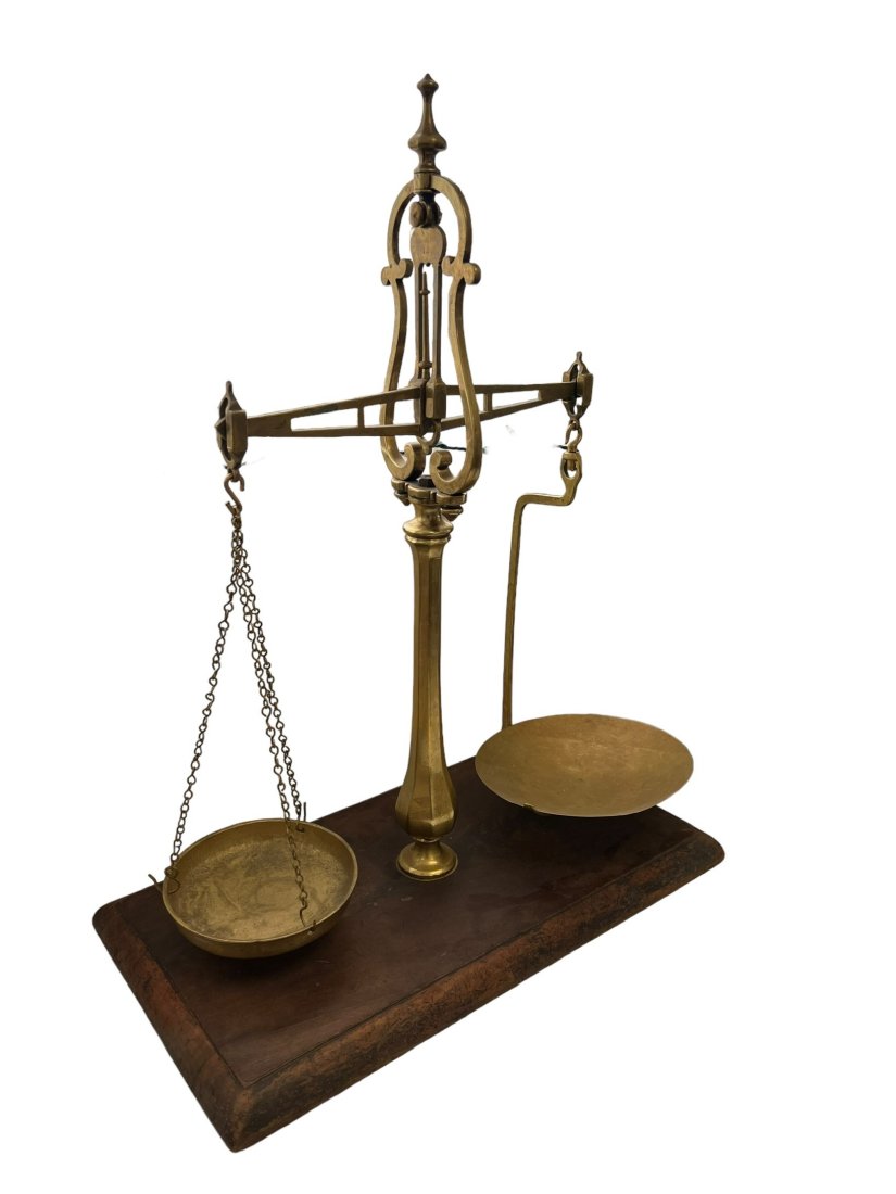 Antique Brass Balance Scale: Antique Brass Balance Scale