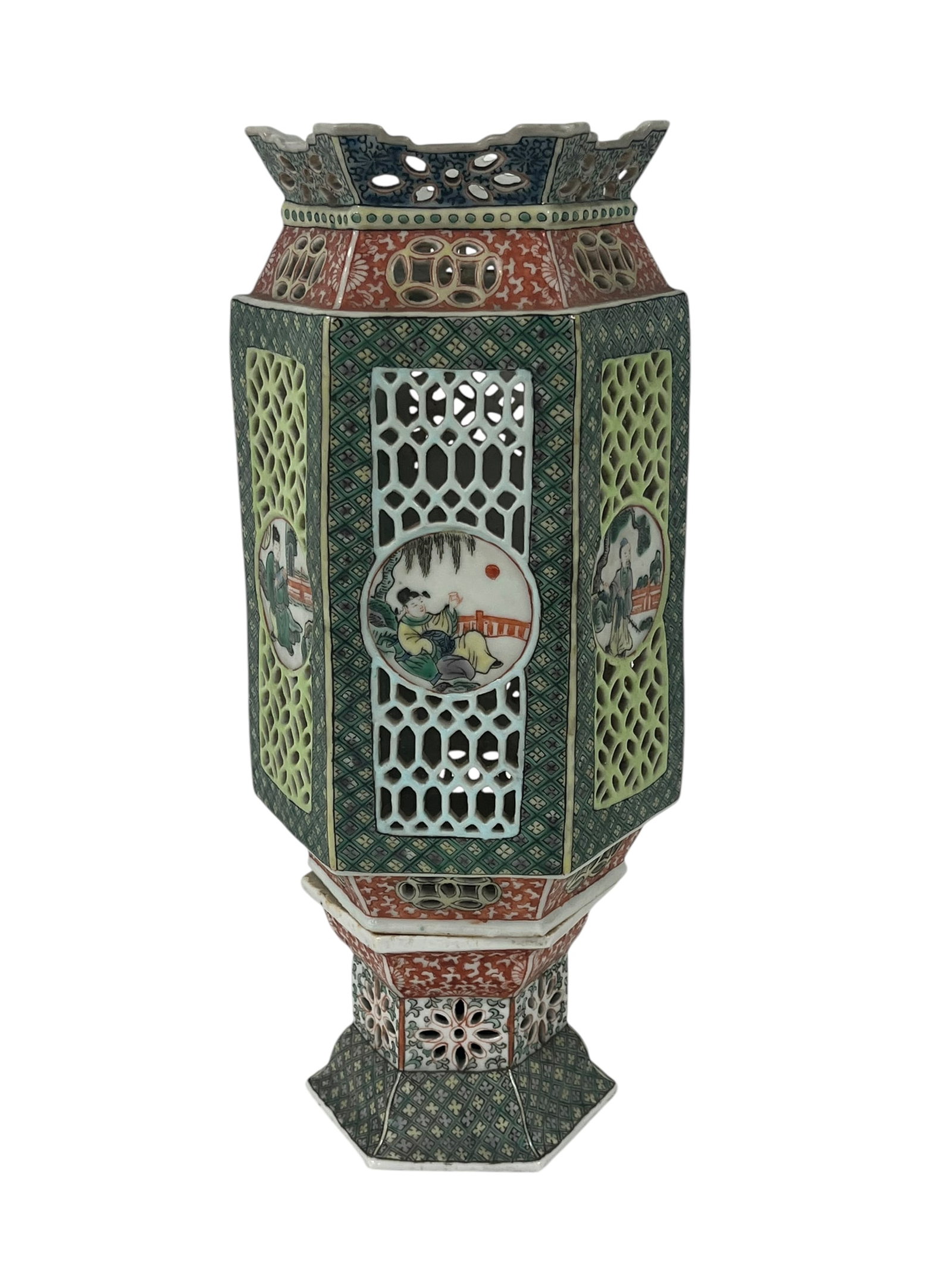 Antique Chinese Famille Verte Reticulated Porcelain Lantern As Is: Antique Chinese Famille Verte Reticulated Porcelain Lantern.As Is. See pictures.