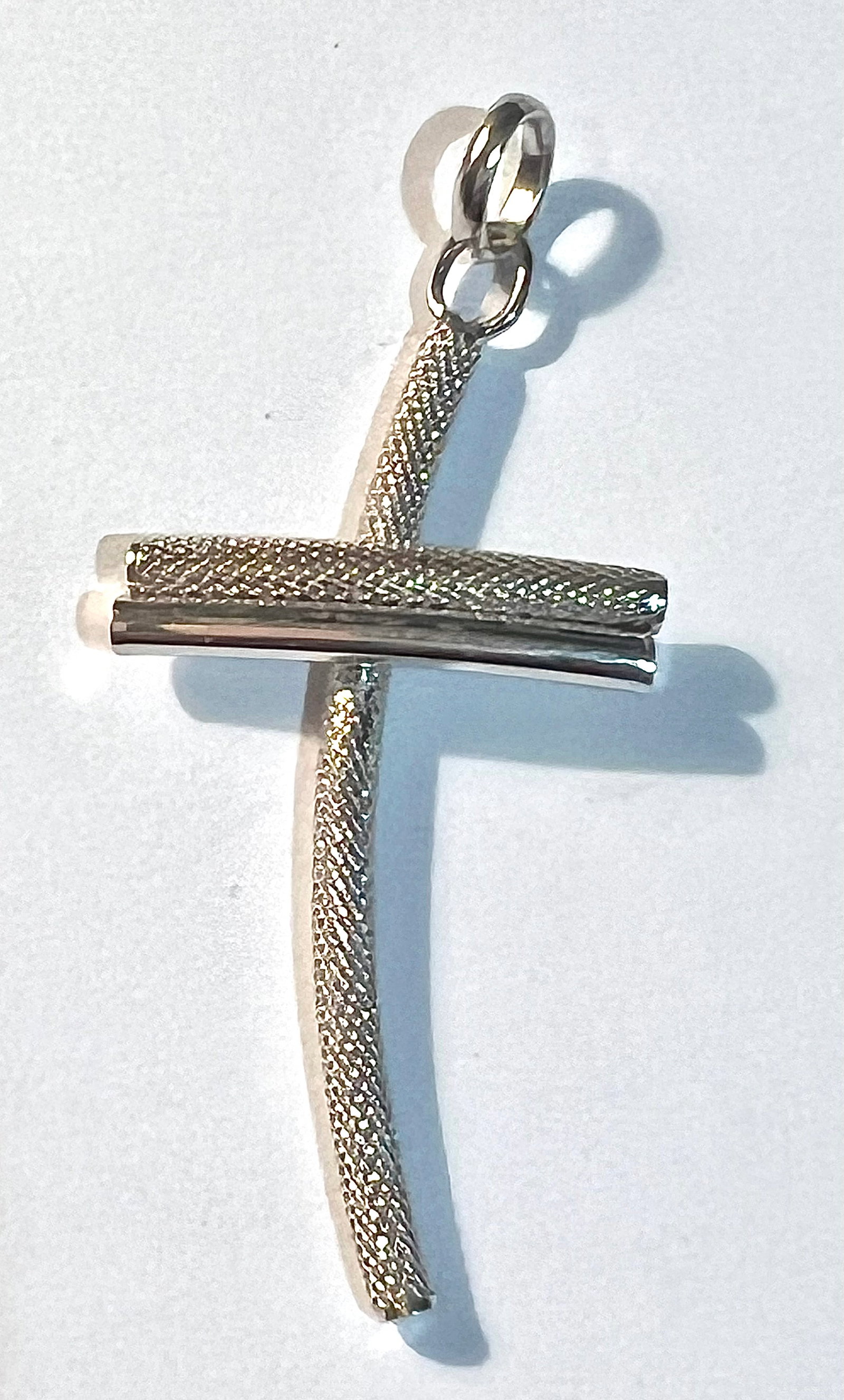 Italian 18K White Gold Modernist Minimalist Cross Pendant: Italian 18K White Gold Modernist Minimalist Cross Pendant. It weighs 1.9 grams or 1.2 dwt.