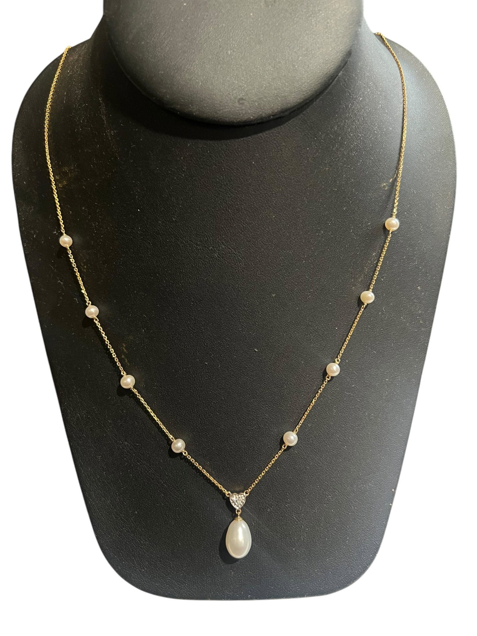 Pretty 14K Gold Pearl and Diamond Necklace: Pretty 14K Gold Pearl and Diamond Necklace. It is 20 inches long. It weighs 4.1 grams or 2.6 dwt.