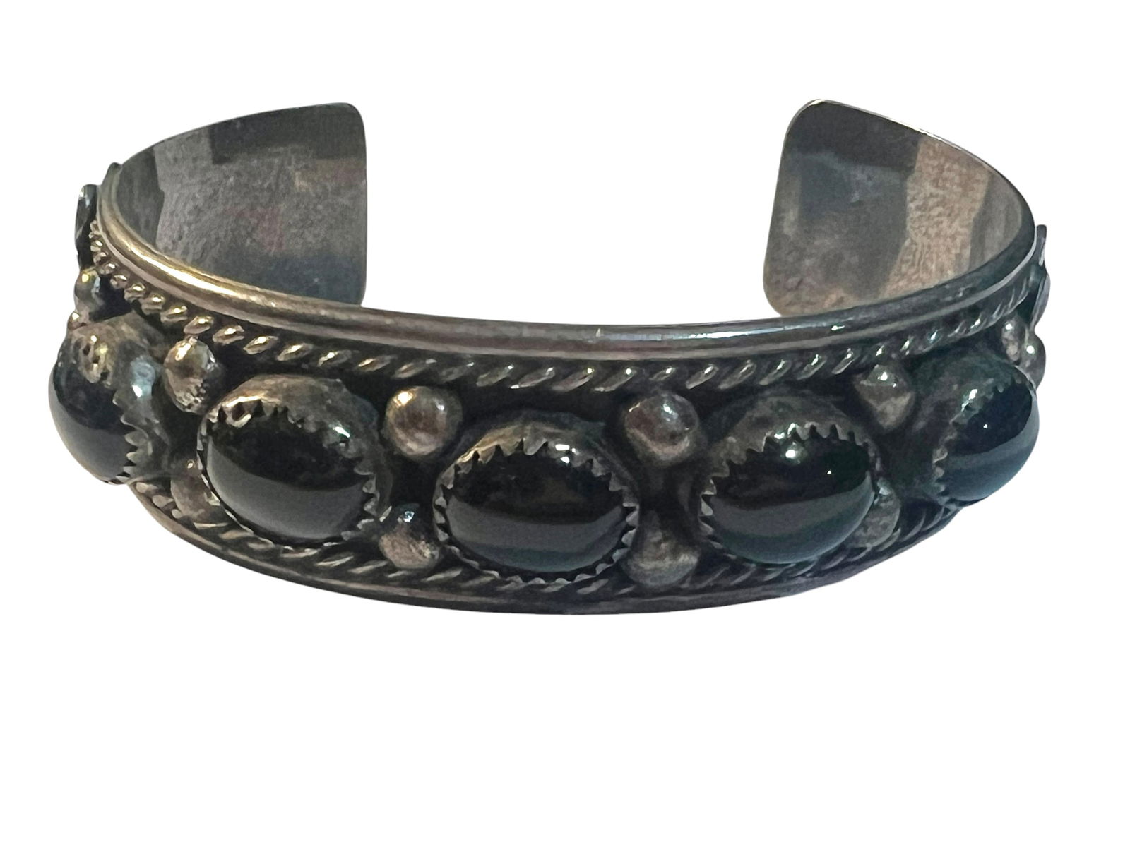 Vintage Native American Sterling Silver and Onyx Bracelet Signed: Vintage Native American Sterling Silver and Onyx Bracelet Signed.