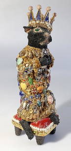 Aracoeli-Cat Carolein Smit: Ceramics. Multi-colored glazes, partially marbled, gold and silver. Cat with relief cape in the style of a jewelery Madonna with votive offerings. Between the paws it holds a little mouse. H. 45 cm. P