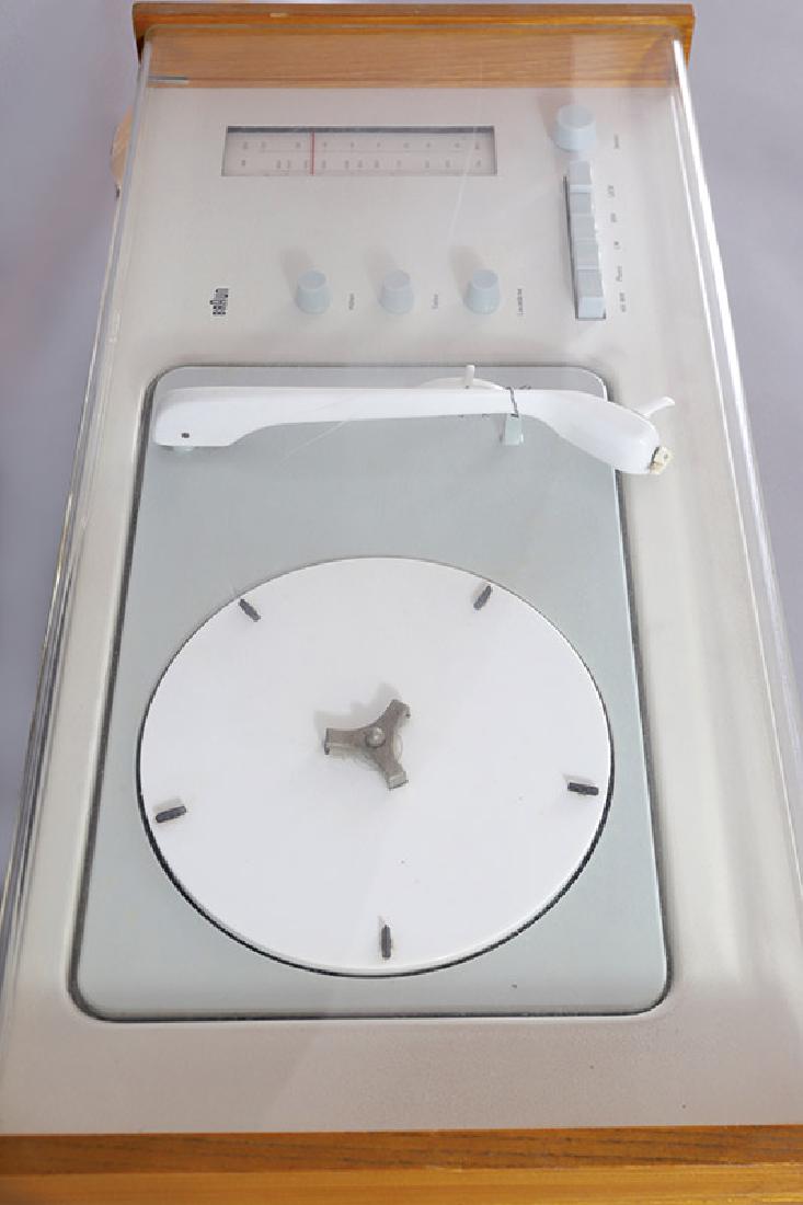 Phonosuper Modell SK 5 / Schneewittchensarg: Metal, painted white, wood, acrylic glass. 24 x 58 x 29 cm. Above marked with company logo: Braun, underside marked with model number. Dieter Rams and Hans Gugelot, 1958, Literature: Interieur + Desig