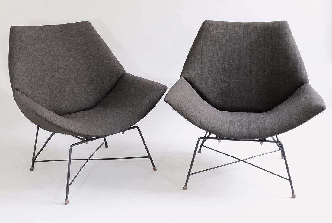 2 Chairs Augusto Bozzi Saporiti: Metal, painted black, upholstered and covered with brown wool fabric. 85 x 83 x 70 cm. On the underside with company label: Fratelli Saporiti Besnate Italia., Design 1954