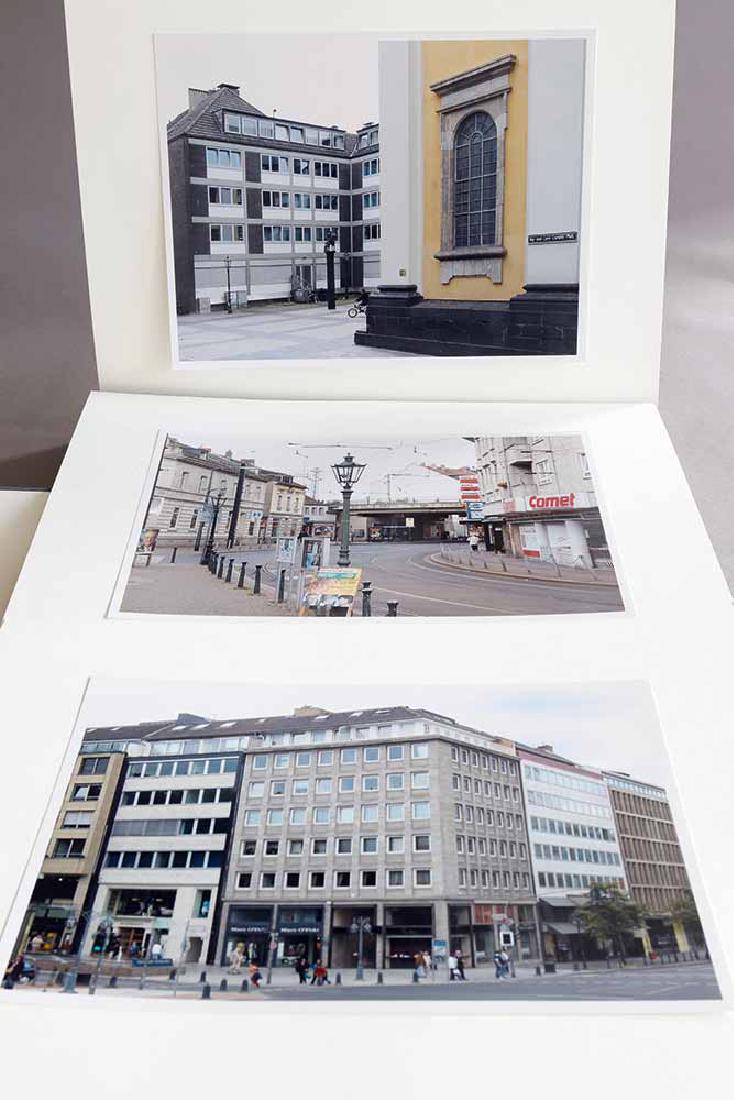 Thomas Struth*, Obdachlose fotografieren Passanten,: Obdachlose fotografieren Passanten' / Homeless people photograph passers-by. A project by Thomas Struth for fiftyfifty gallery / street magazine. Portfolio with 3 color photographs by Thomas Struth an