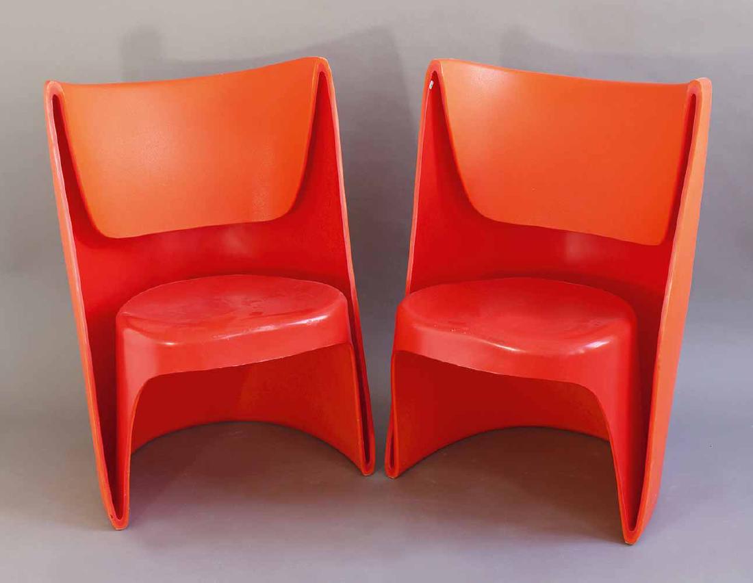 Ron Arad, Cappellini, 2 Chairs Mod. None Rota: 2 chairs model None Rota. Design from 2002. Orange and red polyethylene. 86 x 57 x 63 cm. Signed on the reverse.