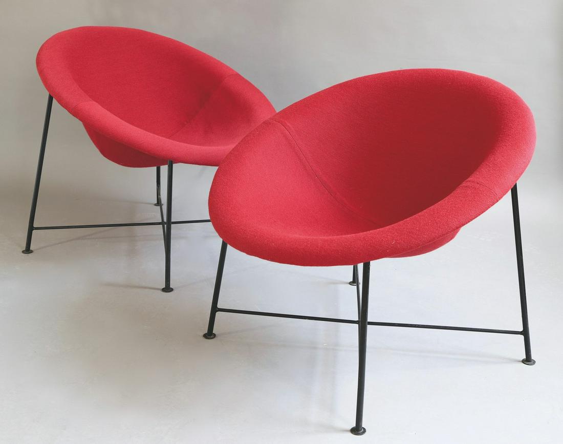 Eddi Harlis, Hans Kaufeld, 2 Easy Chairs Model 774: 2 shell chairs Model 774. Designed around 1957. Polyester seat, bordeaux red fabric, black lacquered metal. 70.5 x 82 x 74 cm., Literature: Hatjes, Wie Wohnen Band 3 Möbel, Stuttgart 1957, Abb. S