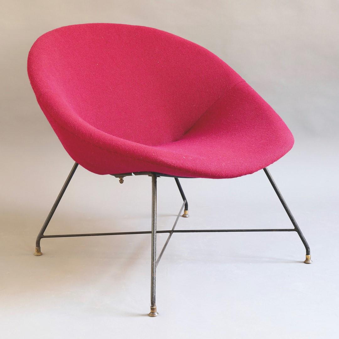 Augusto Bozzi, Fratelli Saporiti, Easy Chair: Cocktail chair. Design 1950s. Black lacquered metal, cover in burgundy fabric, feet in brass. 68 x 74 x 75 cm. Labeled with stickers.