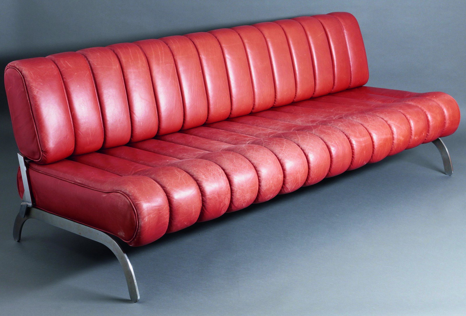 Karl Wittmann, Lounge Sofa / Daybed Independence: Karl Wittmann, Wittmann Austria, Lounge sofa / daybed model Independence. Designed around 1963. Cognac-colored leather, chrome-plated metal. 73 x 200 x 80/115 cm.