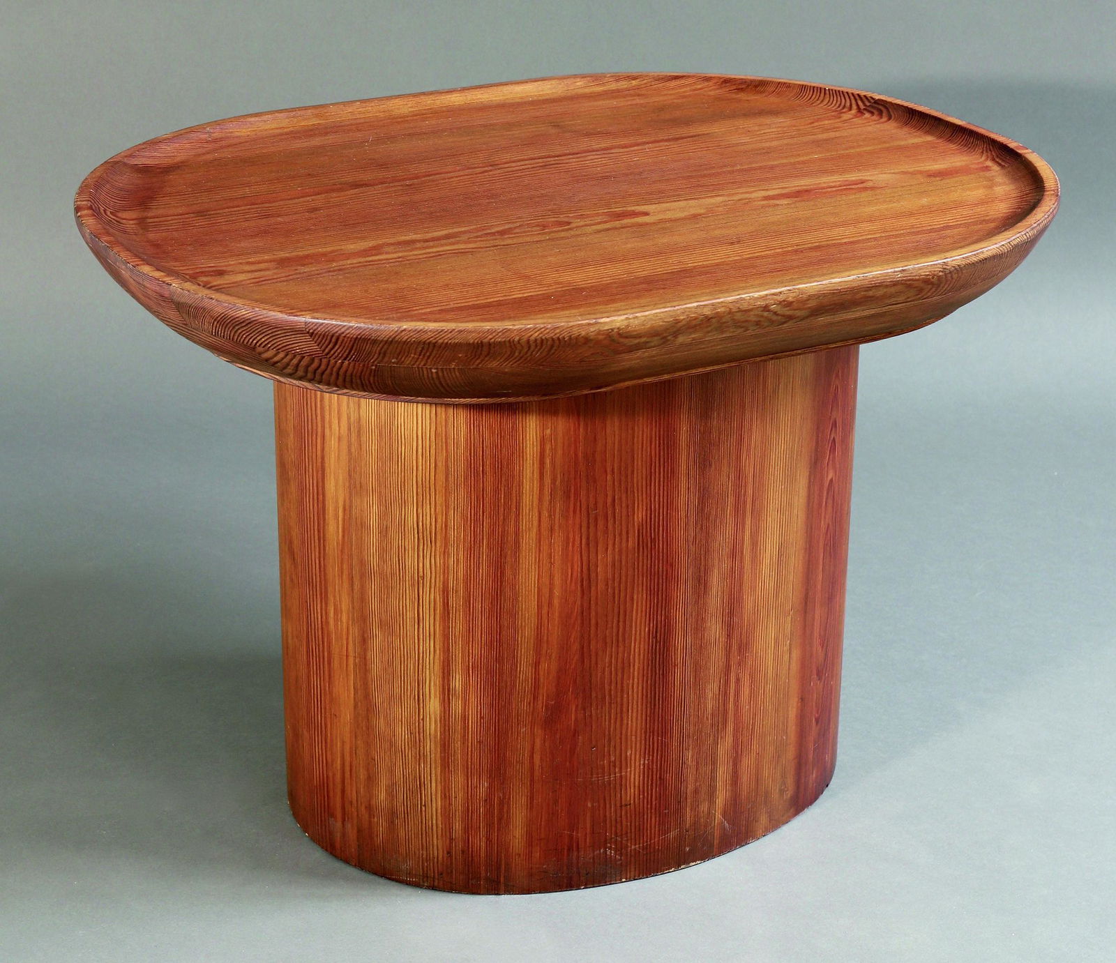 Axel Einar Hjorth, Coffee Table Model Utö: Axel Einar Hjorth, Coffee table / side table model Utö. 1930s design. Stick-glued pine, top with fluted edge. 48 x 70 x 55 cm.