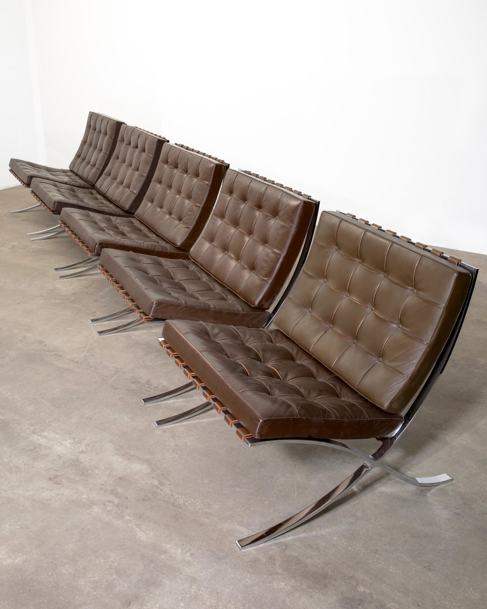 L.Mies van der Rohe,Knoll, Barcelona Chairs (1 of 9)