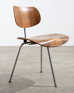 Egon Eiermann, Wilde & Spieth, Three-legged Chair Model SE 69: Egon Eiermann Wilde & Spieth, Esslingen Three-legged chair, model SE 69. Designed 1952. Chromed tubular steel, plywood with walnut veneer. H. 73 cm. Marked with an old Wilde & Spieth label. Literature