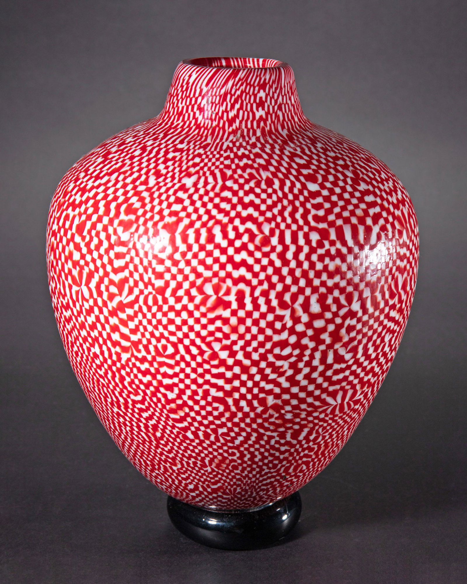 Vittorio Ferro, Vase with red-white murrines: Vittorio Ferro Vase. Glass. Red and white chessboard-like patterned murrines, colorless overlaid. Black violet offset foot. H. 25 cm.