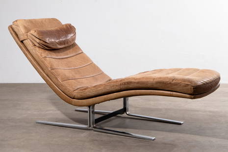 Bernd Münzebrock, Walter Knoll, Lounger / Chaise Longue: Bernd Münzebrock Walter Knoll Lounger / chaise longue. Designed 1973. Chromed flat steel, brown leather. 81 x 157 x 61 cm. Literature: Arno Votteler & Herbert Eilmann, 125 Jahre Knoll, Stuttgart