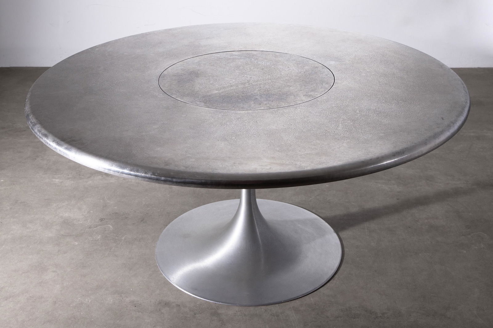Heinz Lilienthal, Large Tulip dining table with rotating center plate: Heinz Lilienthal Large Tulip dining table with rotating center plate. Designed around 1970. Cast aluminium, etched metal. H. 71, D. 145 cm.