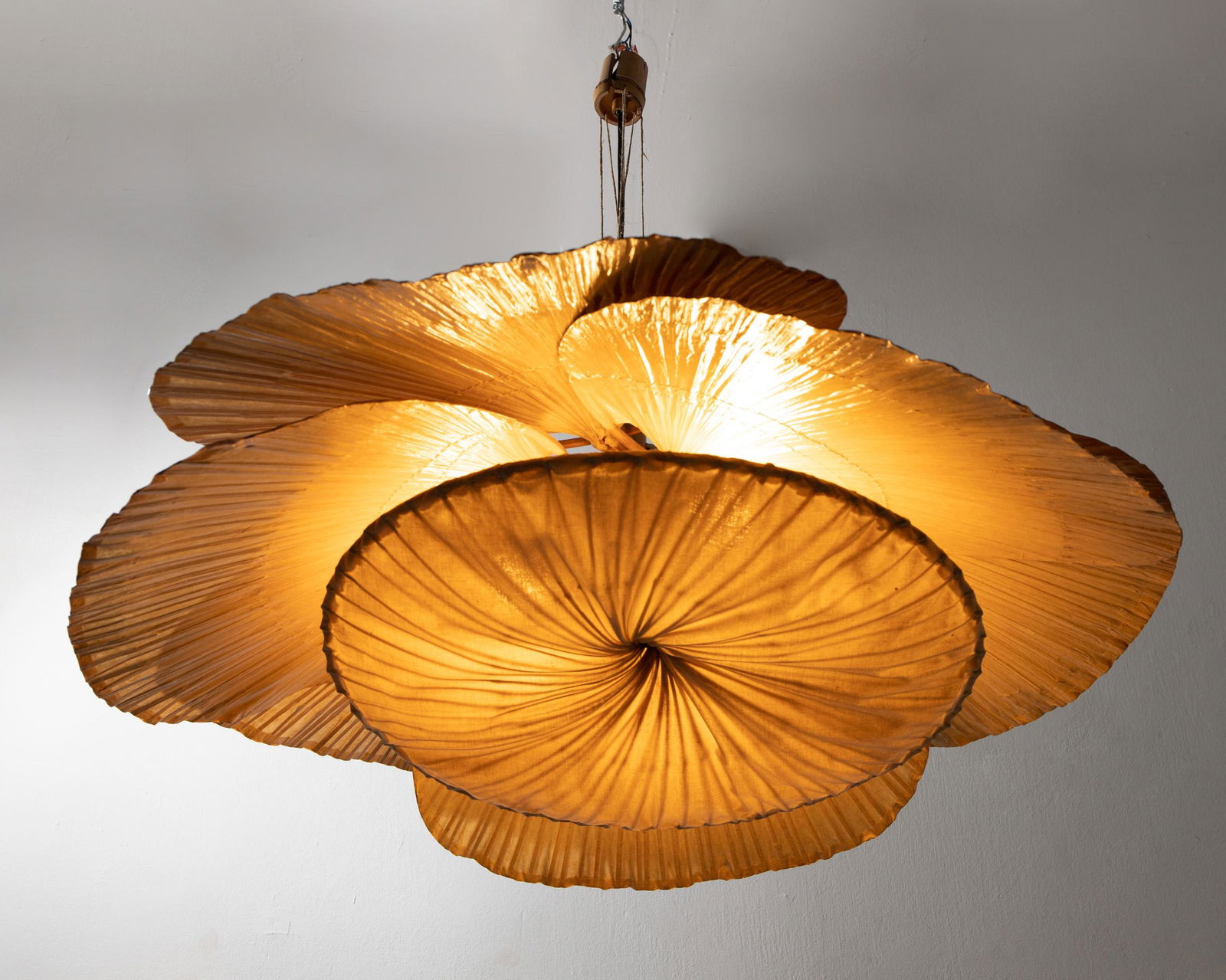 Ingo Maurer, Design M, Pendant lamp model Hana I from the Uchiwa series (1 of 6)