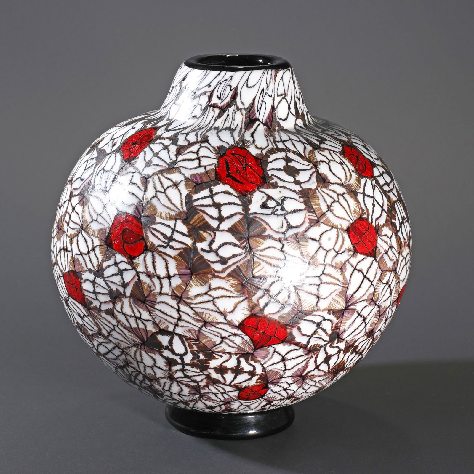 Vittorio Ferro, Vase Murrine: Vittorio Ferro Vase Murrine. Glass. Flatly arranged white and black patterned murrines, partially with interspersed black and red patterned rose-like murrines, translucent feathered structured brown a