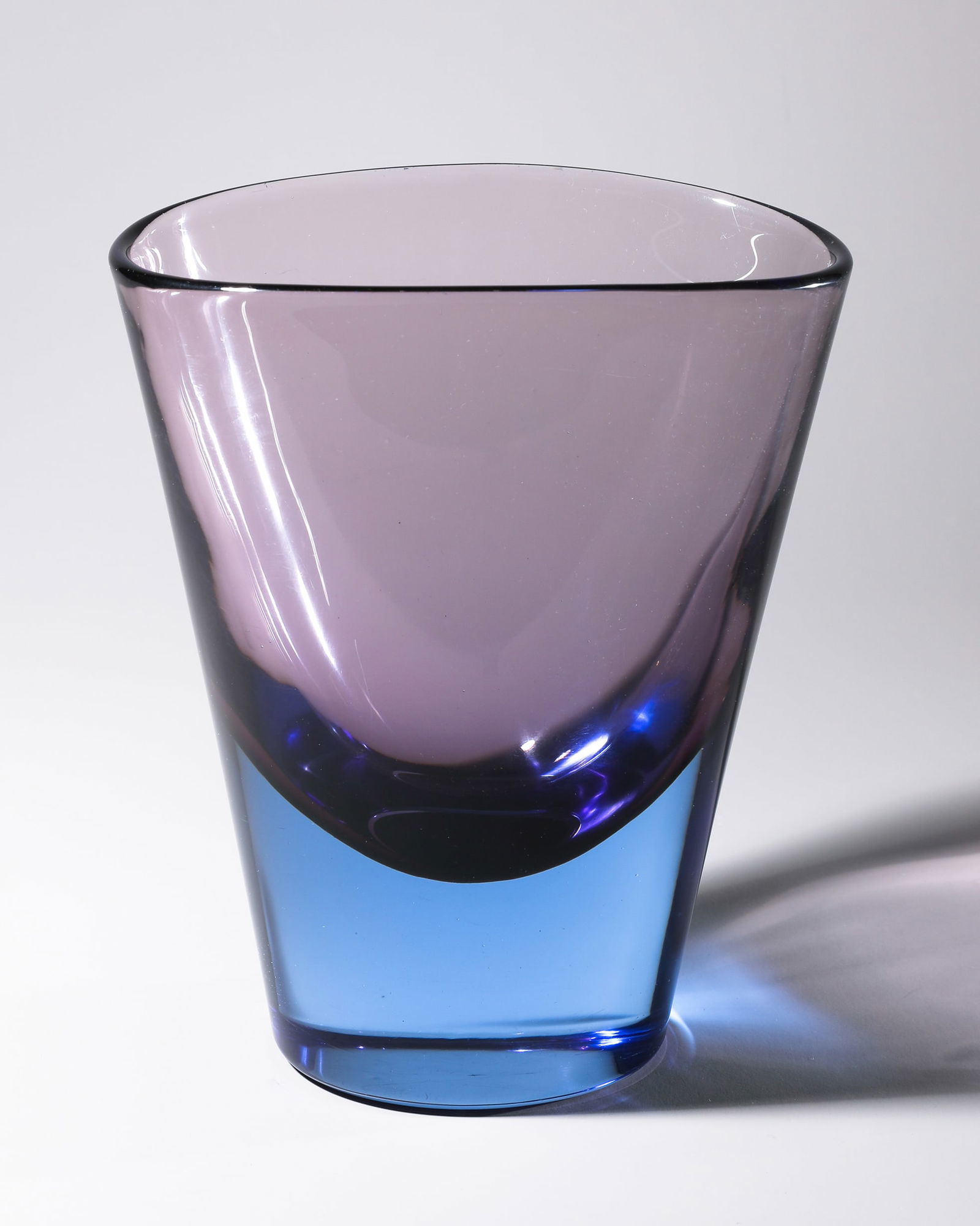 Antonio Da Ros, Cenedese. Sommerso Vase: Antonio Da Ros Gino Cenedese, Murano Vase. Around 1960. Cased glass, colorless, blue and violet. H. 22.8 cm.