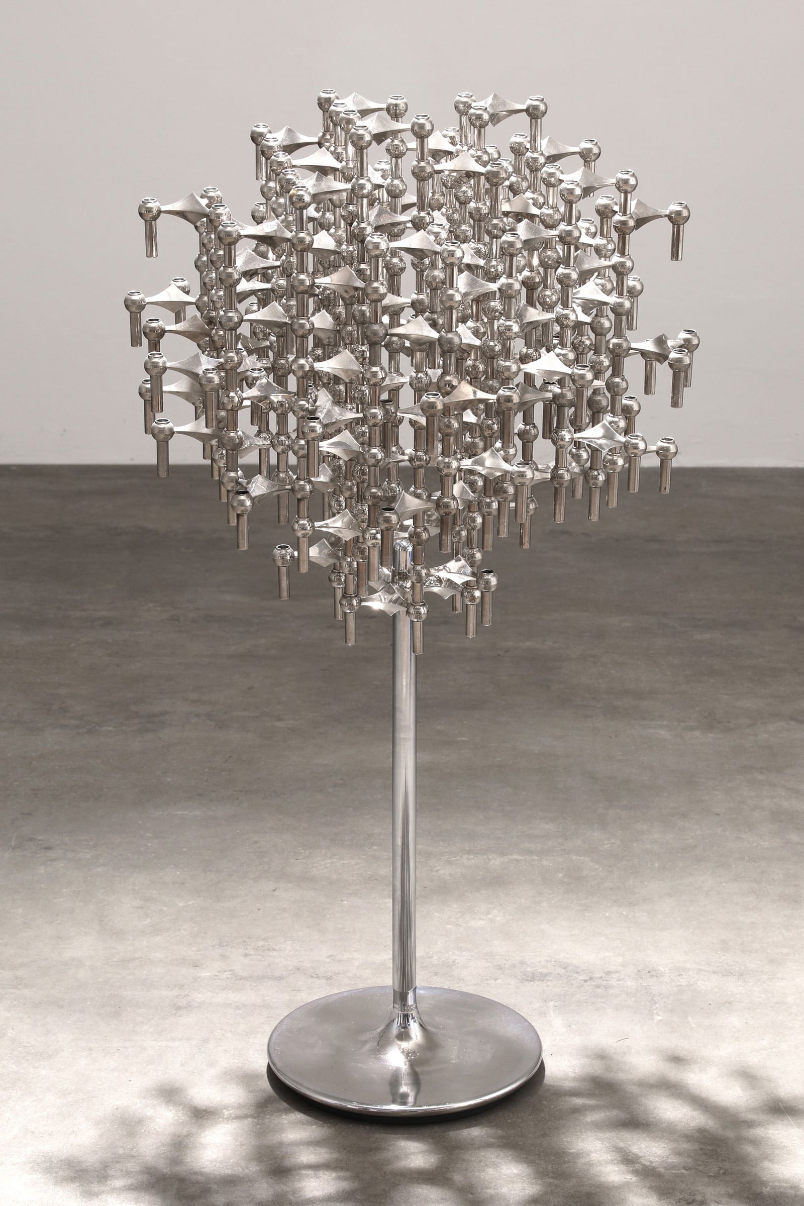 Caesar Stoffi & Fritz Nagel, large Space Age candlestick with a rare base: Caesar Stoffi & Fritz Nagel Nagel Large Space Age candlestick with a rare base. Design 1960s. Nickel-plated and chrome-plated metal. H. 114, D. 60 cm.