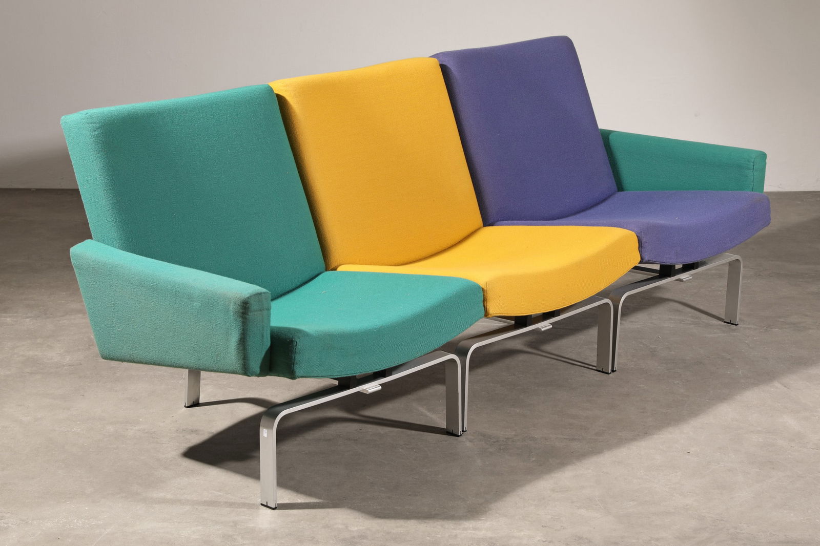 Jørgen Høj, Niels Vitsøe, modular 3 seater Sofa: Jørgen Høj Niels Vitsøe Modular 3 seater sofa. Designed around 1960. Aluminum frame, multicolored fabric covers.. 76 x 196 x 80 cm.