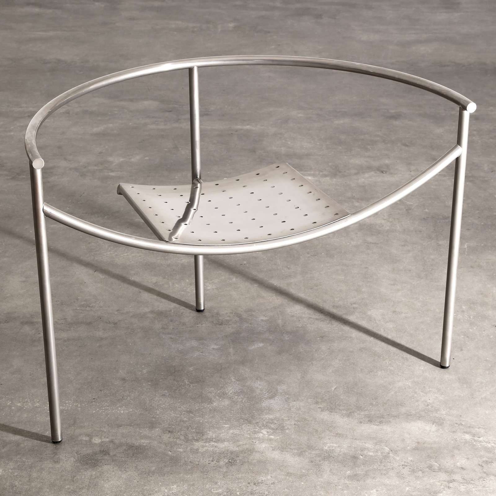 Philippe Starck, armchair model Dr. Sonderbar: Philippe Starck Designed in 1983. Version XO. Chrome-plated metal. 63 x 91 x 47 cm. Marked 'XO' on the side. Volker Albus & Volker Fischer, 13 nach Memphis, Frankfurt am Main 1995, Abb. S. 166.