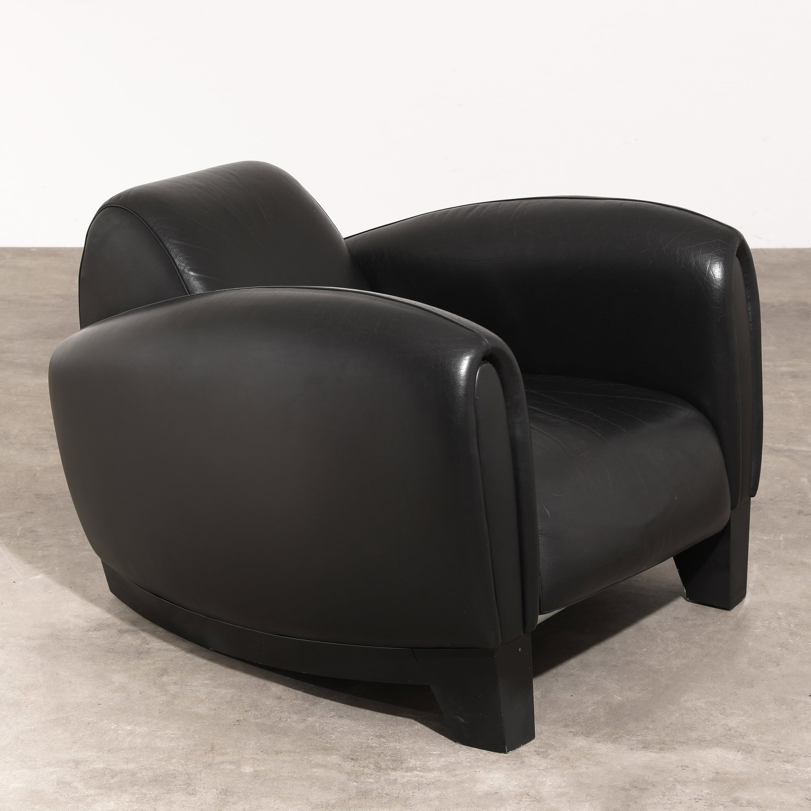 Franz Romero, Lounge Sessel Modell Bugatti DS-57: Franz Romero Designed in the 1980s. Manufactured by de Sede. Wood, metal, black leather. 67 x 88 x 100 cm.