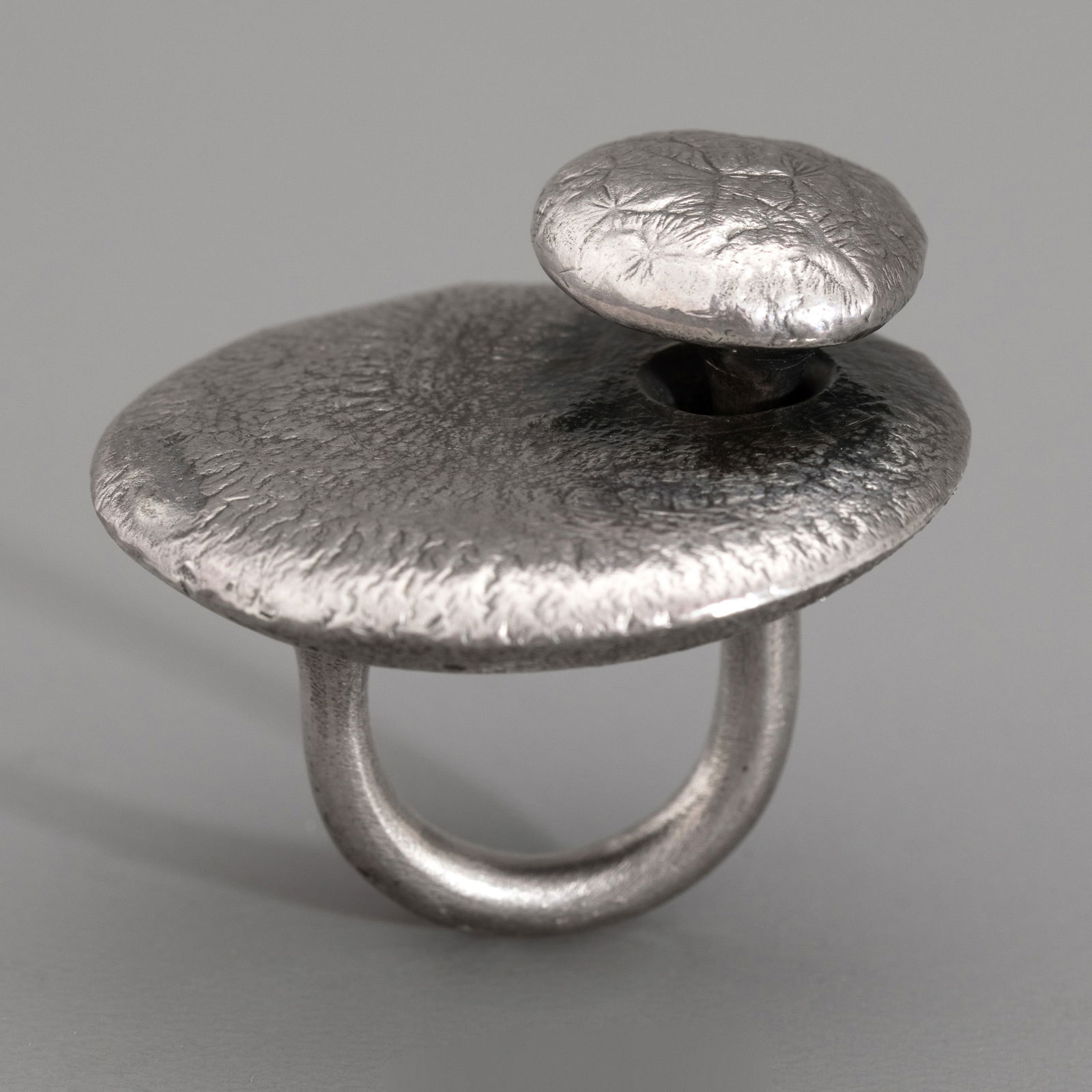 Jürgen and Herta Gebhart, Ring (1 of 4)