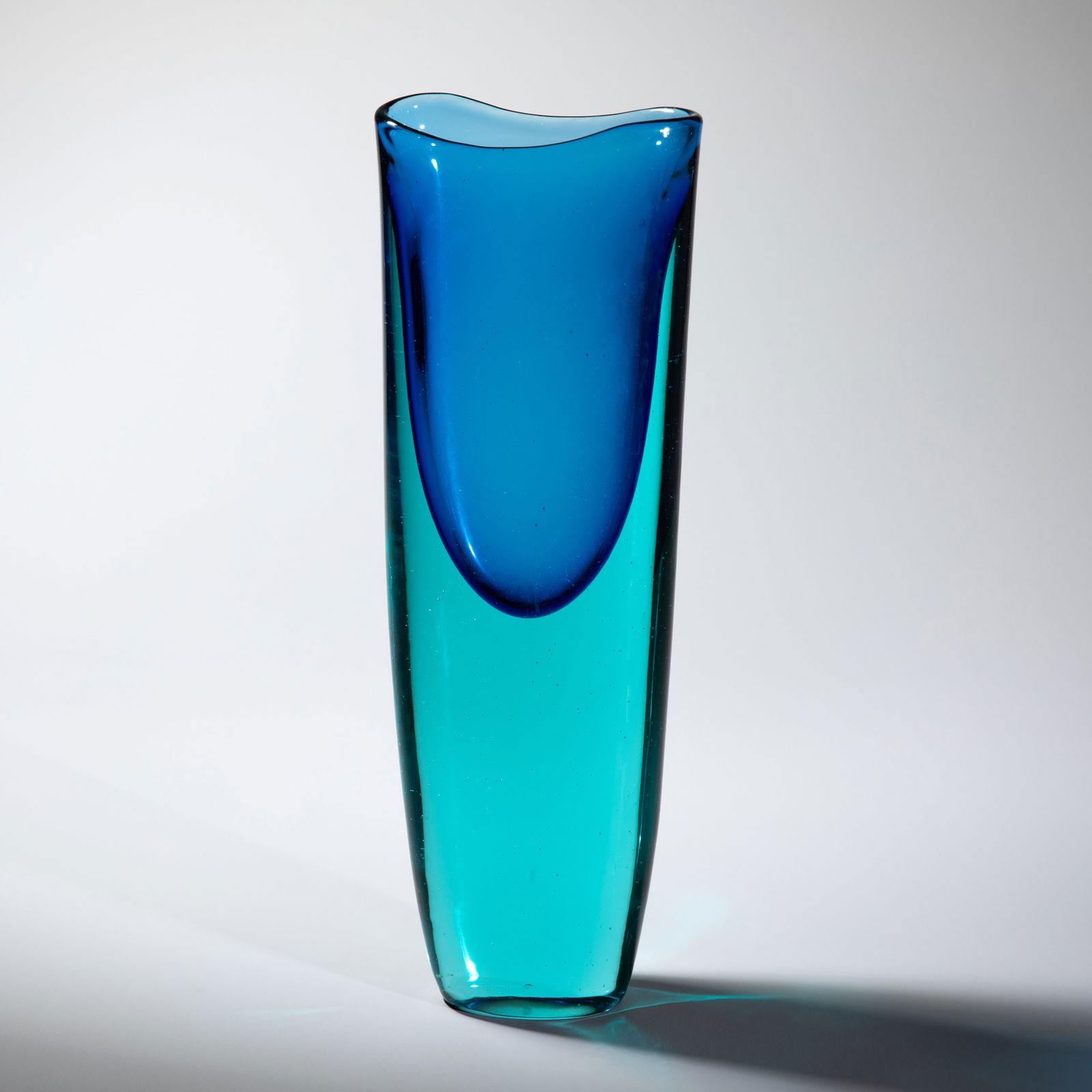 Antonio Da Ros, Vase 'Sommerso': Designed around 1960. Manufactured by Gino Cenedese, Murano. Cased glass, colorless azure and cobalt blue. H. 36.5 cm.