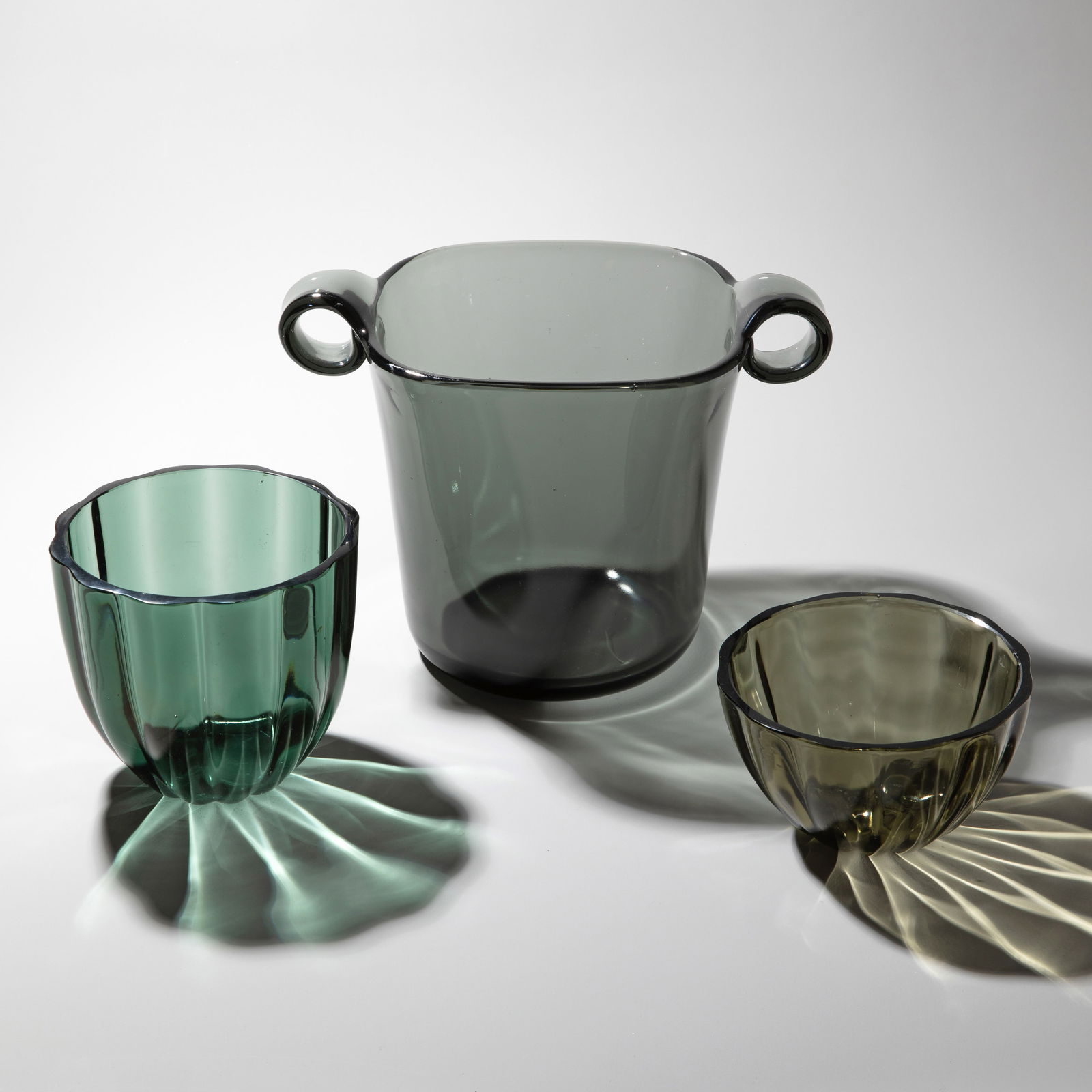 Wilhelm Wagenfeld, Wine cooler + 2 vases: Wilhelm Wagenfeld The wine cooler was designed in 1938 and manufactured by VLG AG Weißwasser until 1948. Greenish pressed glass. 22 x 30 x 22 cm. The vases were designed in 1936/37 and manufactu