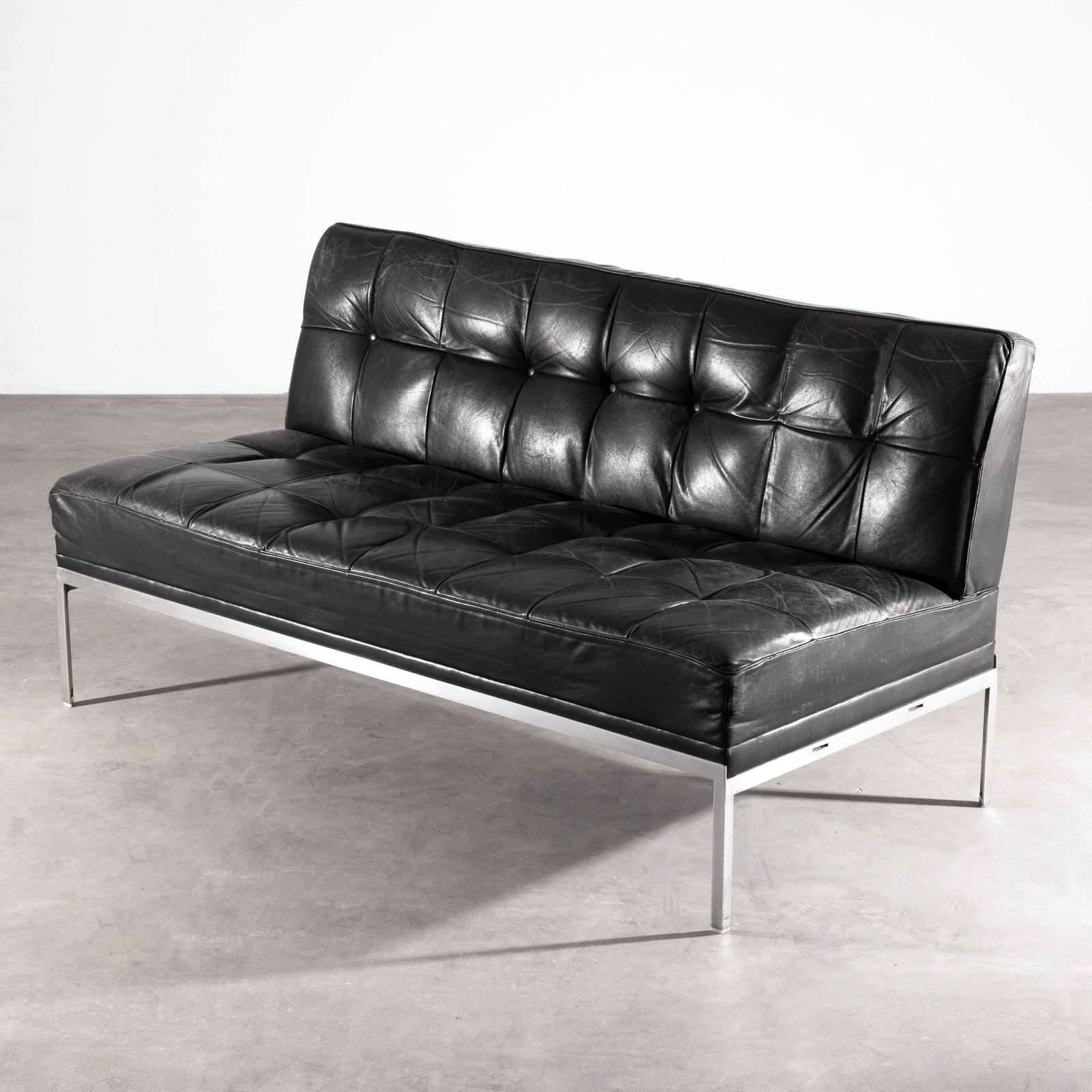 Johannes Spalt, Sofa from the Constanze series: Johannes Spalt Design 1961. Manufactured by Wittmann, Austria. Chrome-plated metal, quilted leather. 73 x 142 x 74 cm.
