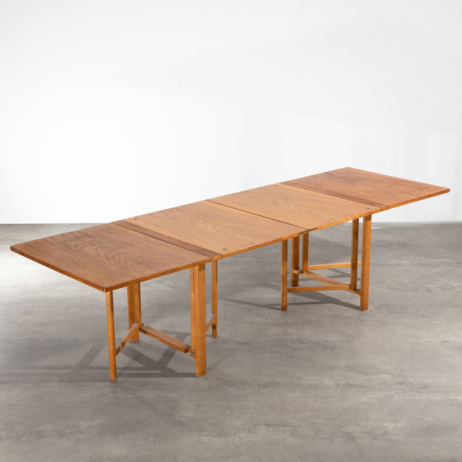 Bruno Mathsson, Dining table / backdrop table model Maria Flap: Bruno Mathsson Designed in 1936. Manufactured by Karl Mathsson. Light wood with pronounced grain, brass. H. 72.5 x W. 90 x L. 23.5 / 150 / 216 / 282 cm. Marked with a paper label on the inlay wood.