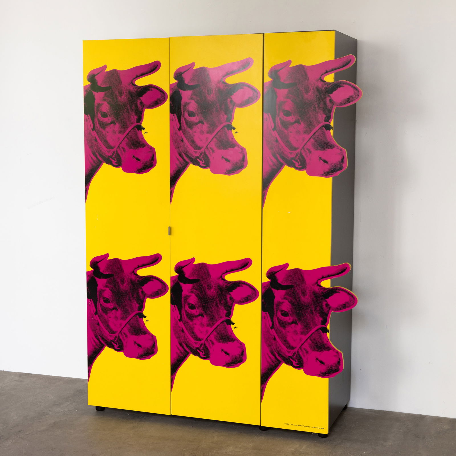 Andy Warhol (after), Cabinet with the motif Cow Wallpaper (1 of 7)