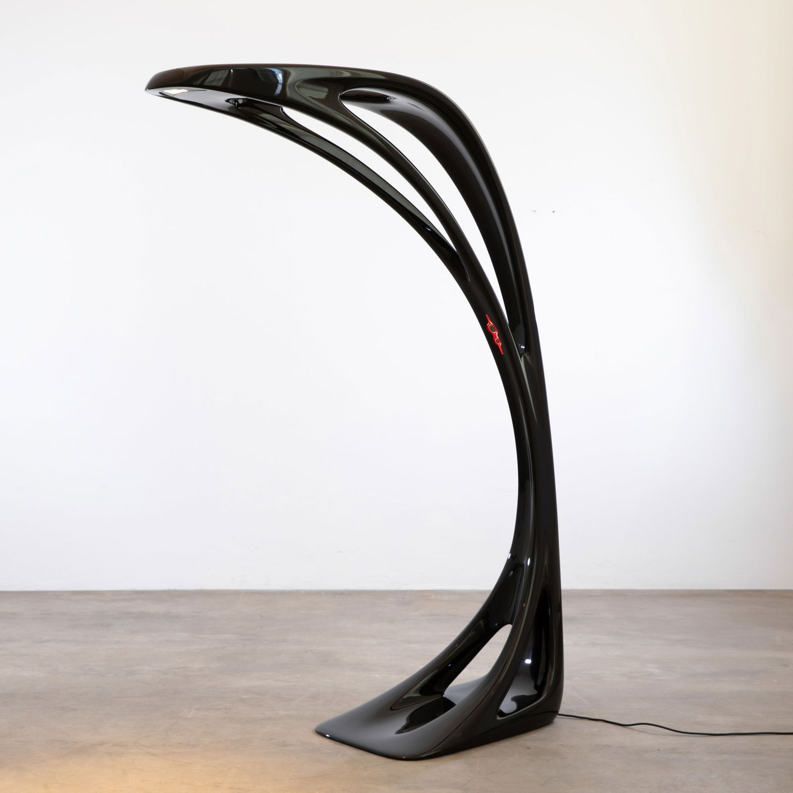 Zaha Hadid, Organic floor lamp model Genesy (1 of 6)