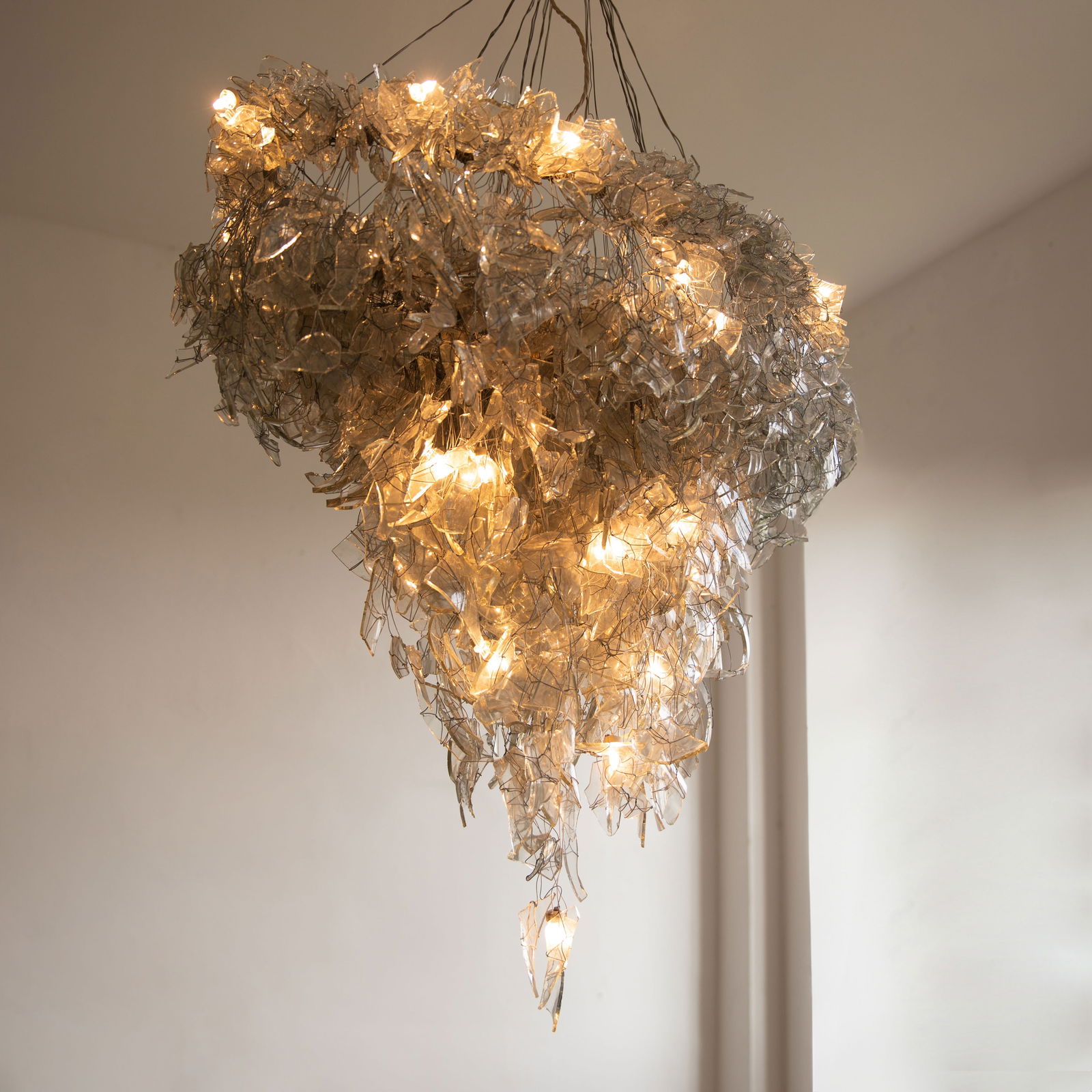 Deborah Thomas*, Large unique chandelier: Designed and executed around 2000 by Deborah Thomas. Broken glass and steel wire. 130 x 90 x 45 cm.